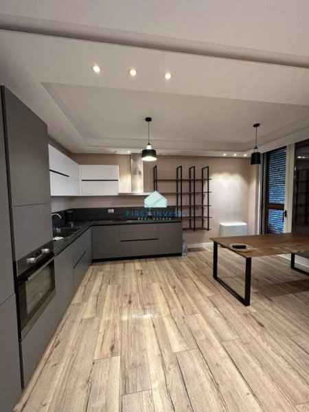 Tirane, jepet me qera apartament duplex 2 Katshe Kati 2, 200 m² 1.500 Euro (Mustafa Xhabrahimi)