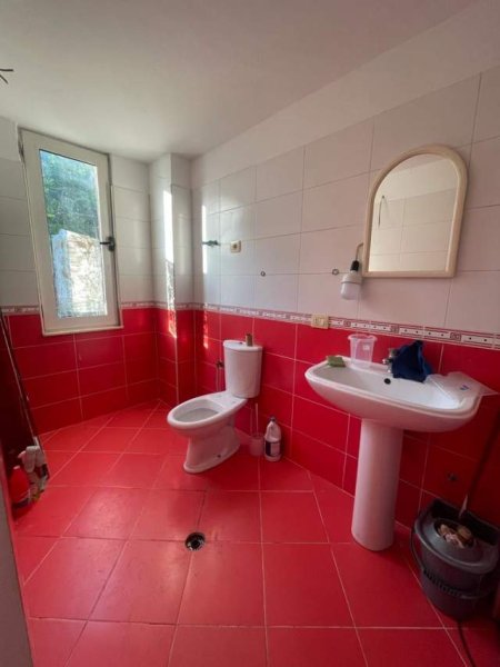 Tirane, shes dyqan Kati 0, 86 m² 115.000 Euro (Rruga Muhamet Deliu)