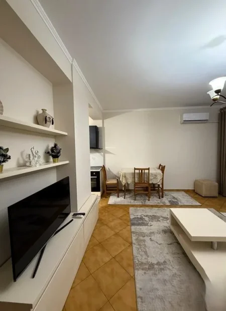 Tirane, jepet me qera apartament 2+1 Kati 8, 110 m² 700 € (KOMUNEN E PARISIT)