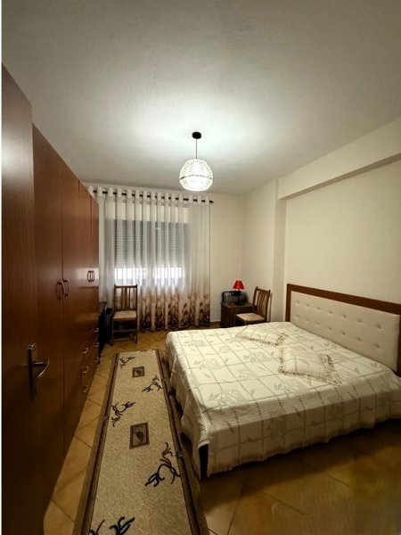 Tirane, jepet me qera apartament 2+1 Kati 8, 110 m² 700 € (KOMUNEN E PARISIT)