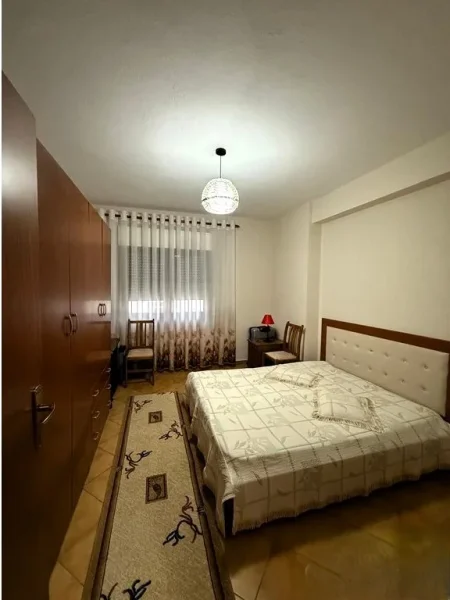Tirane, jepet me qera apartament 2+1 Kati 8, 110 m² 700 € (KOMUNEN E PARISIT)