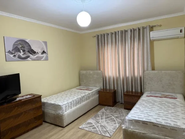 Tirane, jepet me qera apartament 2+1 Kati 5, 74 m² 600 € (Ali Demi)