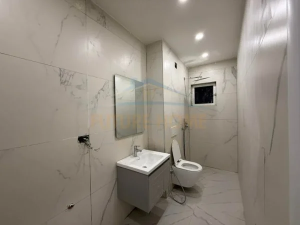 Tirane, shes apartament 1+1 Kati 2, 55 m² 180.000 € (Komuna Parisit)