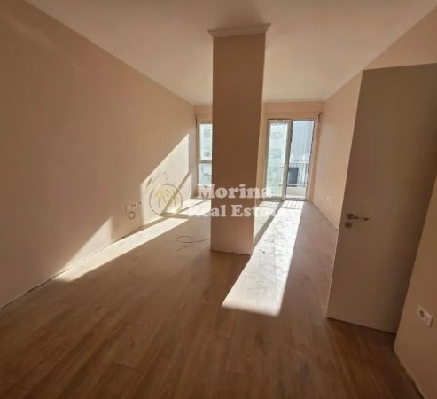 Tirane, jepet me qera apartament 2+1+Ballkon Kati 7, 100 m² 1100 € (Komuna e Parisit)