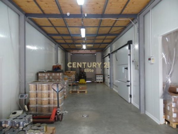 Tirane, jepet me qera magazine Kati 0, 80 m² 2.050 € (Autostraden Tirane- Durres)