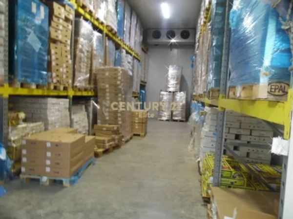 Tirane, jepet me qera magazine Kati 0, 80 m² 2.050 € (Autostraden Tirane- Durres)