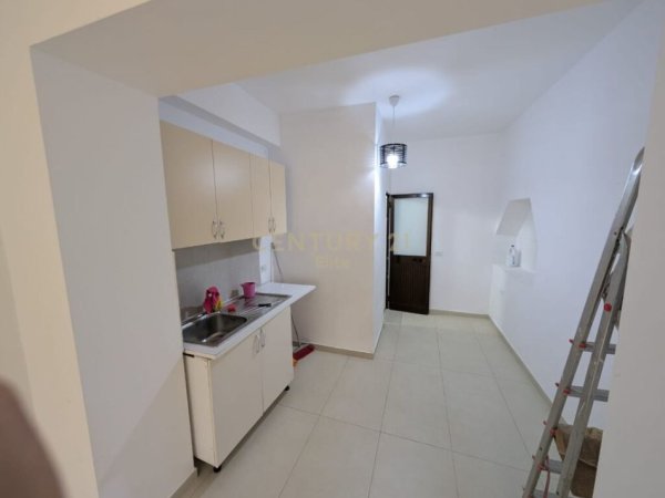 Tirane, shitet ambjent biznesi Kati 0, 43 m² (Myslym Shyri)