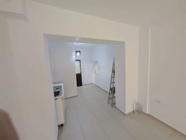 Tirane, shitet ambjent biznesi Kati 0, 43 m² (Myslym Shyri)