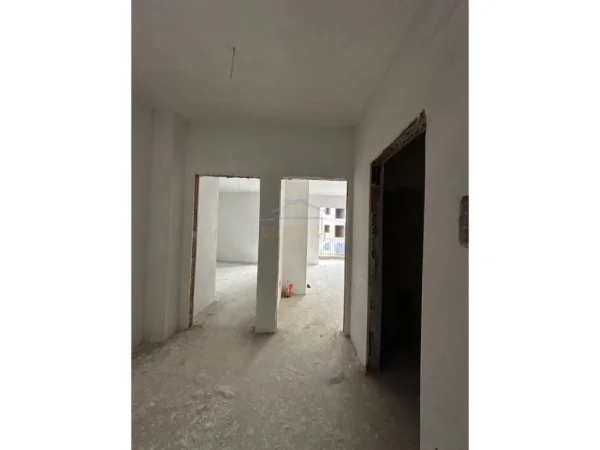 Tirane, shitet apartament 1+1+Ballkon Kati 3, 73 m² 80.000 € (Paskuqan)