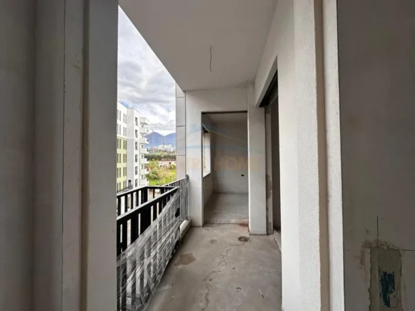 Tirane, shitet apartament 2+1+Ballkon Kati 3, 93 m² 102.300 € (Paskuqan)