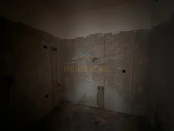 Tirane, shitet apartament 2+1+Ballkon Kati 3, 93 m² 102.300 € (Paskuqan)