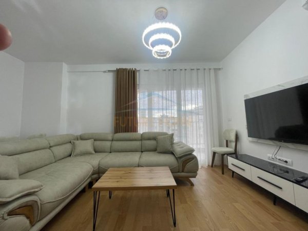 jepet me qera apartament 1+1 Kati 6, 73 m² 700 € (Zogu i Zi, Tiranë)