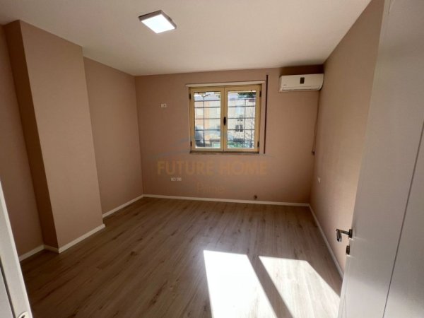 Tirane, jepet me qera zyre Kati 1, 104 m² 1.000 € (Komuna e Parisit)