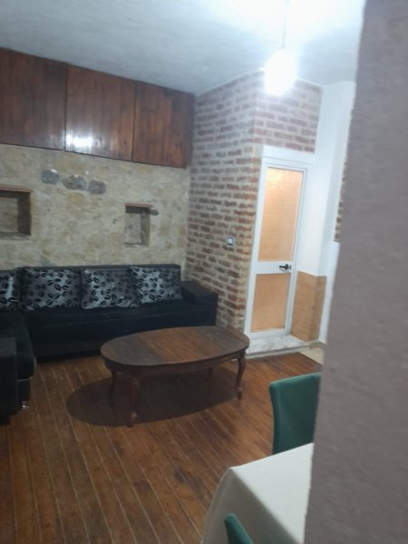 Tirane, jepet me qera apartament 1+1 Kati 1, 250 € (Rruga fuat Toptani, tek Qytet Studenti)