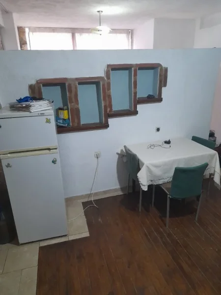 Tirane, jepet me qera apartament 1+1 Kati 1, 250 € (Rruga fuat Toptani, tek Qytet Studenti)