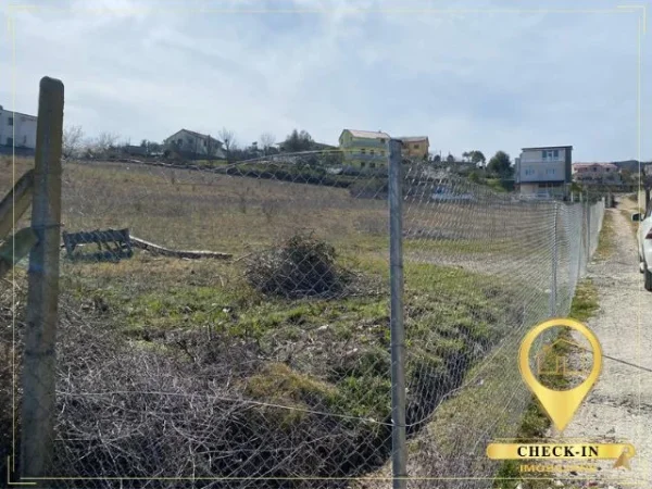 Tirane, shitet toke , 7.000 m² 700.000 € (Picar)