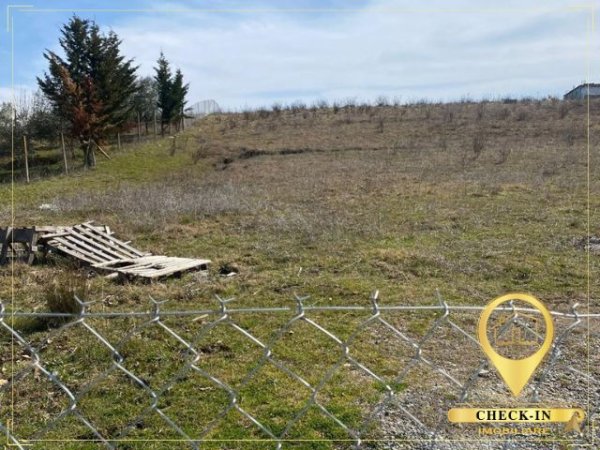 Tirane, shitet toke , 7.000 m² 700.000 € (Picar)