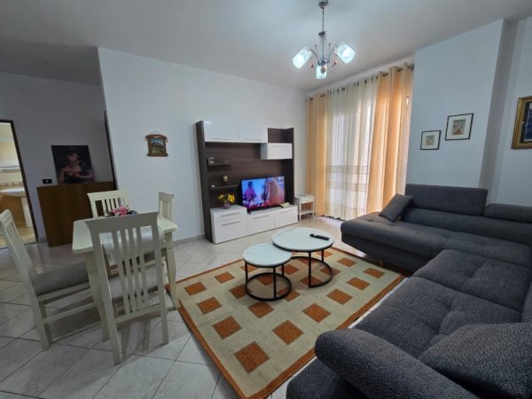 Tirane, jepet me qera apartament 2+1+Ballkon Kati 5, 500 € (Astir)