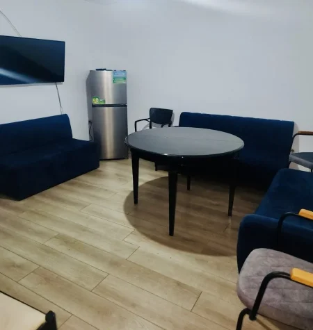 Tirane, jepet me qera apartament 1+1 Kati 0, 40 m² 300 € (Rruga Ramadan Bogdani)