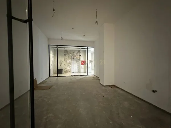 Tirane, shitet ambjent biznesi Kati 0, 68 m² 325.000 € (Rruga e Kavajes)