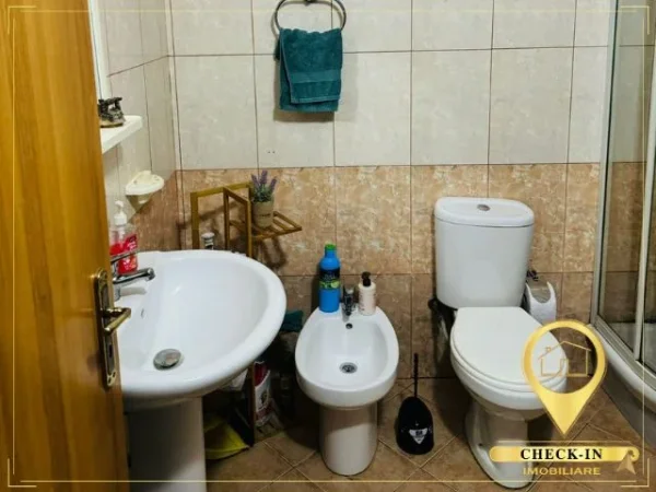 Tirane, jepet me qera apartament 2+1+Aneks+Ballkon Kati 3, 120 m² 570 € (Astir)