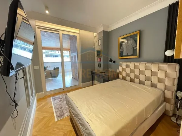 Tirane, shitet apartament 2+1+Ballkon Kati 2, 165 m² 369.000 € (Kopshti botanik)