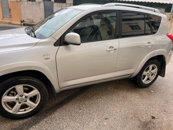 Vlore, shes makine Toyota RAV4 2006, Manuale 2.2 Nafte Nafte, gri metalizato manuale Kondicioner 198 km 6.500 €