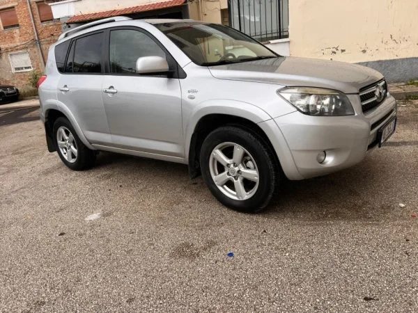 Vlore, shes makine Toyota RAV4, 2.2 Nafte, 6000 euro