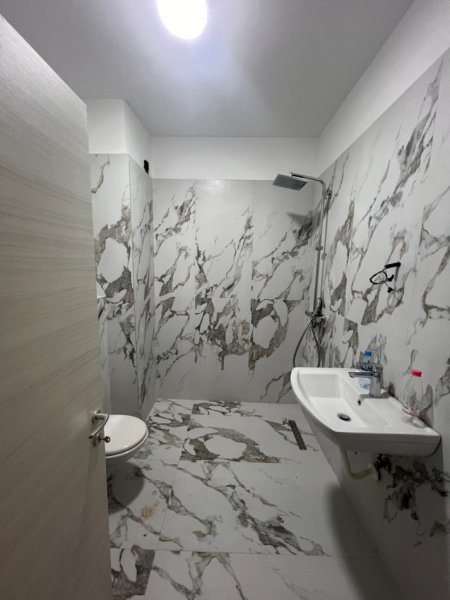 Tirane, jepet me qera zyre Kati 2, 66 m² 750 € (Myslym Shyri)