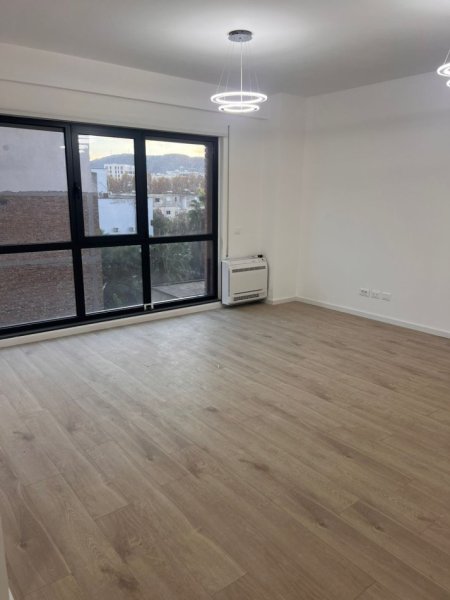 Tirane, jepet me qera zyre Kati 2, 66 m² 750 € (Myslym Shyri)