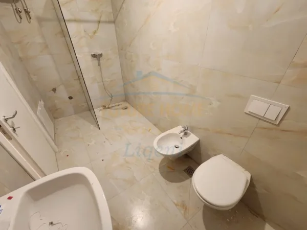 Tirane, shitet apartament 1+1+Ballkon Kati 2, 93 m² (Kopshti Zoologjik)