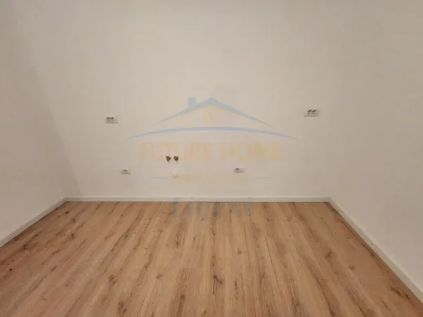 Tirane, shitet apartament 1+1+Ballkon Kati 2, 93 m² (Kopshti Zoologjik)