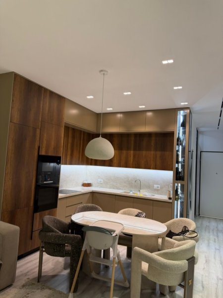 Tirane, shitet apartament 2+1+Ballkon , 100 m² 240.000 € (Emerald Center)