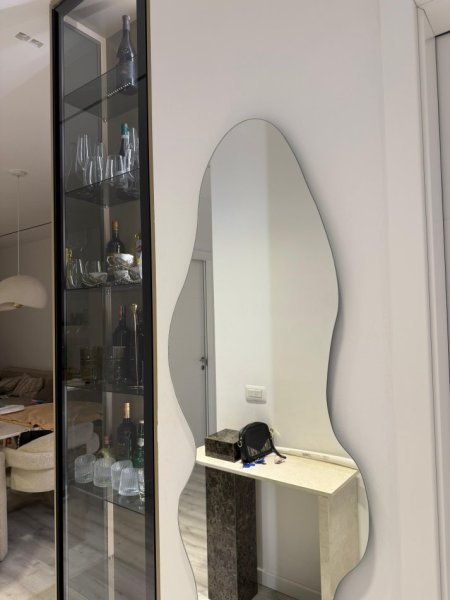 Tirane, shitet apartament 2+1+Ballkon , 100 m² 240.000 € (Emerald Center)