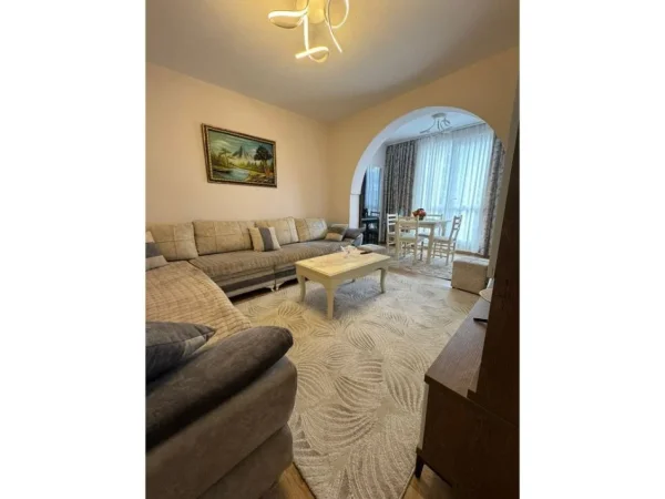 Tirane, shitet apartament 1+1+Ballkon Kati 2, 60 m² 120.000 € (Kinostudio)