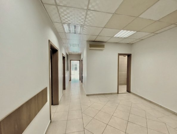 Tirane, jepet me qera ambjent biznesi Kati 2, 126 m² 1.300 € 