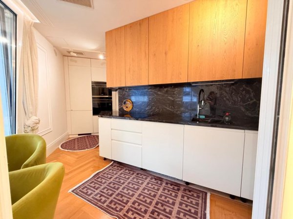 Tirane, shitet apartament 2+1+Ballkon Kati 2, 165 m² 369.000 € (Pranë Kopshtit Botanik)