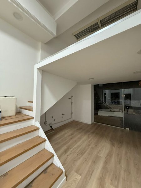 Tirane, jepet me qera ambjent biznesi Kati 0, 73 m² 1.000 € 