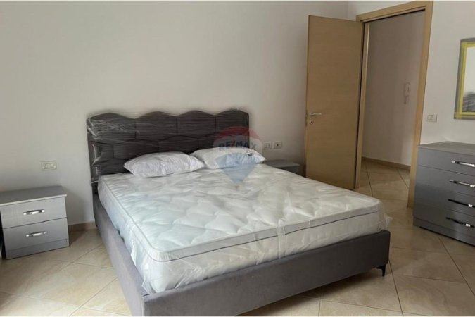 Tirane, jepet me qera apartament 3+1 , 120 m² 650 € (GREEN CITY)