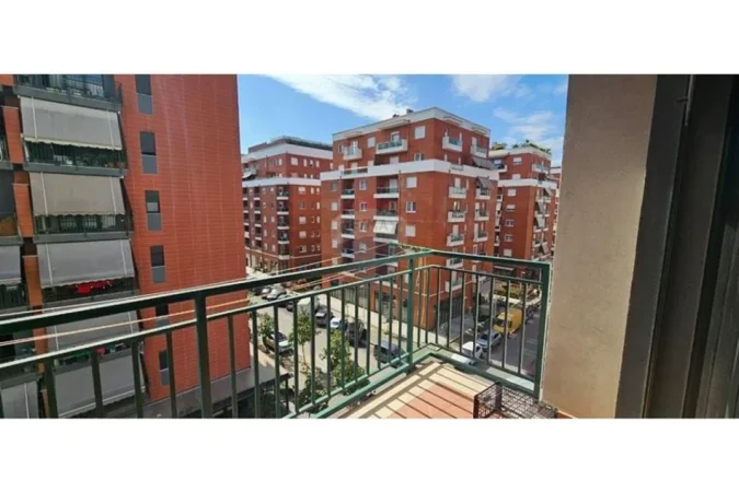 Tirane, jepet me qera apartament 3+1 , 120 m² 650 € (GREEN CITY)