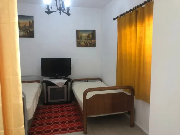 Tirane, jepet me qera vetem 1 dhome 1+1 Kati 1, 35 m² 280 € (Rr.Dibrës.)