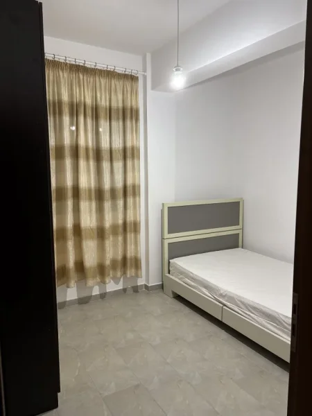 Tirane, jepet me qera apartament 3+1+Ballkon Kati 2, 100 m² 450 € (Kodra e priftit)