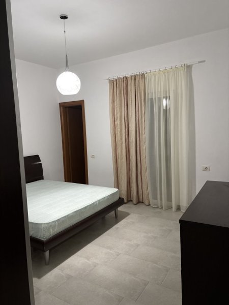 Tirane, jepet me qera apartament 3+1+Ballkon Kati 2, 100 m² 450 € (Kodra e priftit)