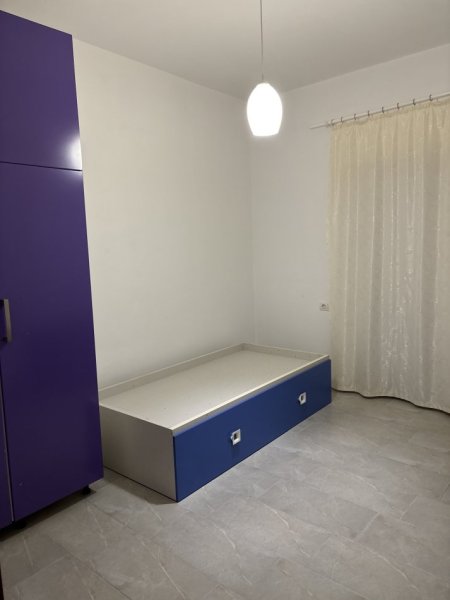 Tirane, jepet me qera apartament 3+1+Ballkon Kati 2, 100 m² 450 € (Kodra e priftit)