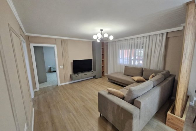 Tirane, jepet me qera apartament 3+1+Ballkon Kati 1, 120 m²  1050 € (bulevsrdi zogu i pare)