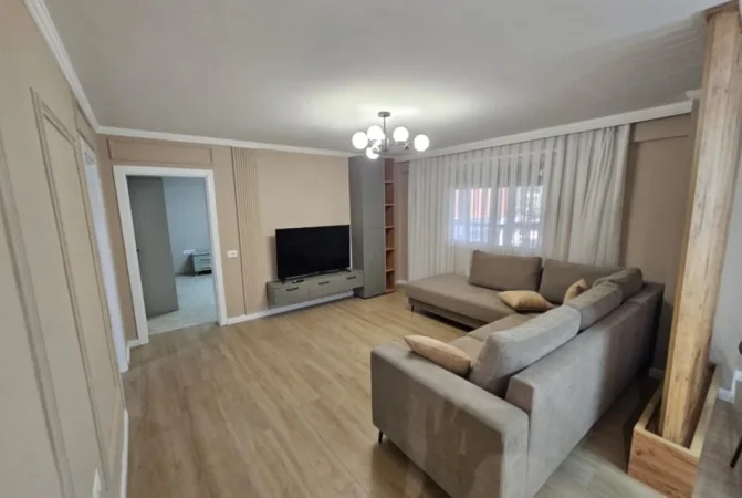 Tirane, jepet me qera apartament 3+1+Ballkon Kati 1, 120 m²  1050 € (bulevsrdi zogu i pare)