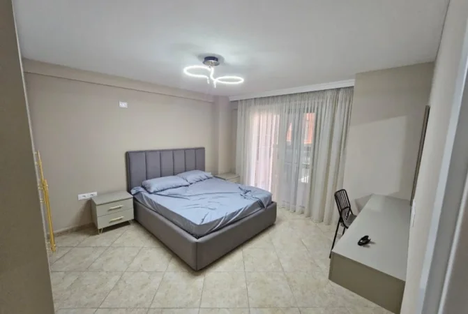 Tirane, jepet me qera apartament 3+1+Ballkon Kati 1, 120 m²  1050 € (bulevsrdi zogu i pare)