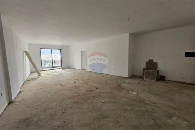 Tirane, shitet apartament 3+1 , 153 m² 240.000 € (Rruga 5 Maji, Tiranë)
