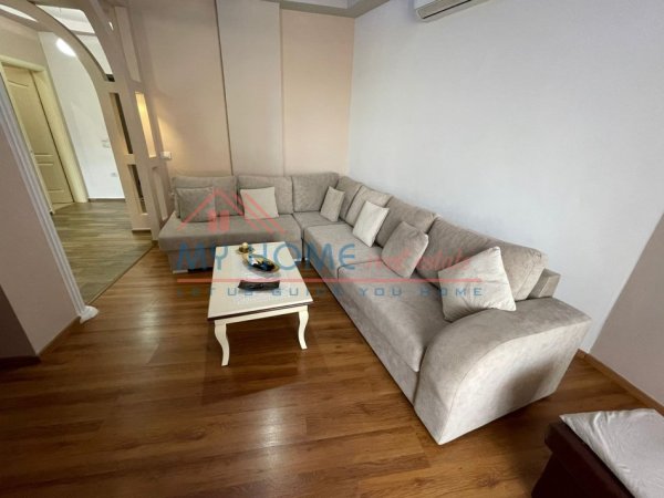 Tirane, jepet me qera apartament 1+1+Ballkon Kati 4, 74 m² 620 € (Rruga Qemal Stafa)