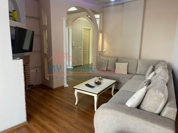 Tirane, jepet me qera apartament 1+1+Ballkon Kati 4, 74 m² 620 € (Rruga Qemal Stafa)